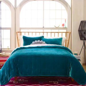 Opalhouse Twin Teal Velvet Tufted Stitch Quilt